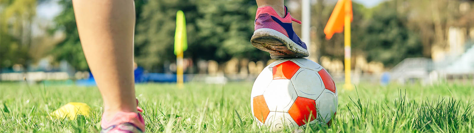 Varför drabbas så många kvinnliga fotbollsspelare av korsbandsskador?